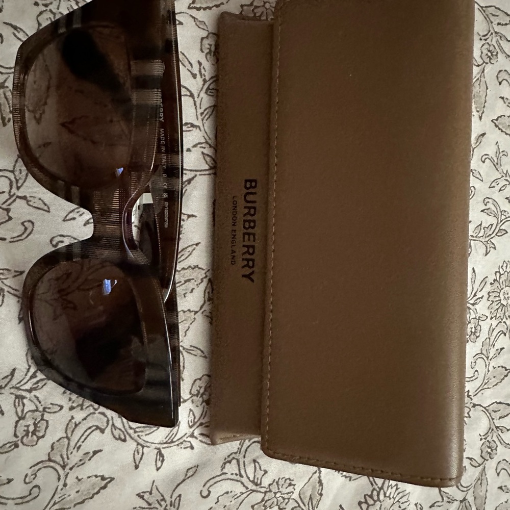 Authentic Burberry Check Square Acetate Sunglasses with Tan Case